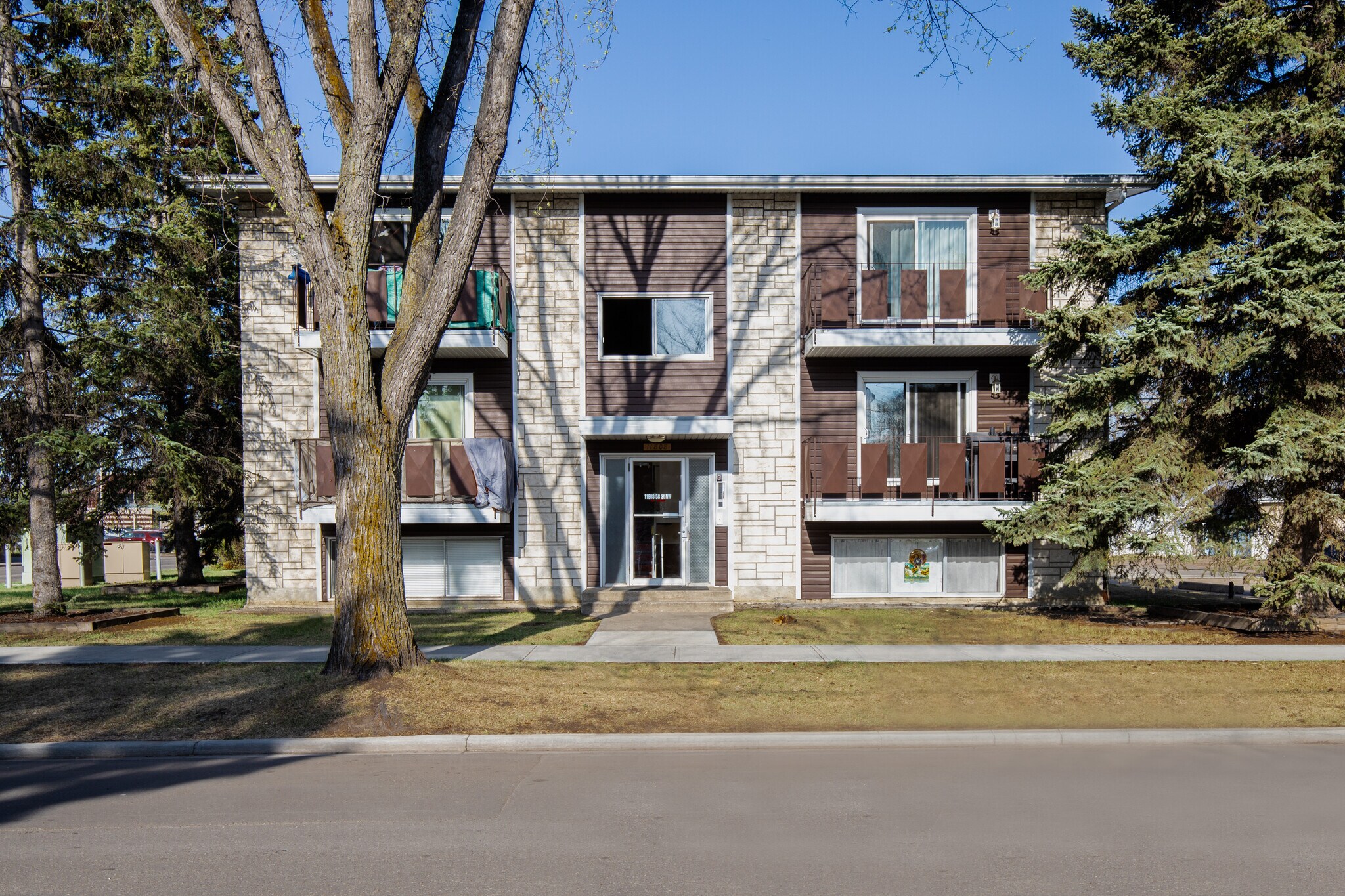 11808 58th St NW, Edmonton, AB for sale Building Photo- Image 1 of 1