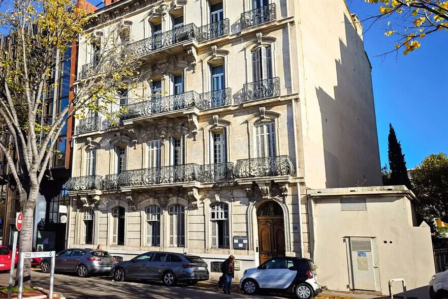 Office in Marseille for sale - Building Photo - Image 1 of 8