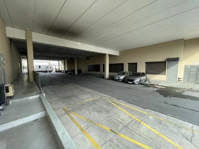 Flex in Drancy for lease Building Photo- Image 1 of 9