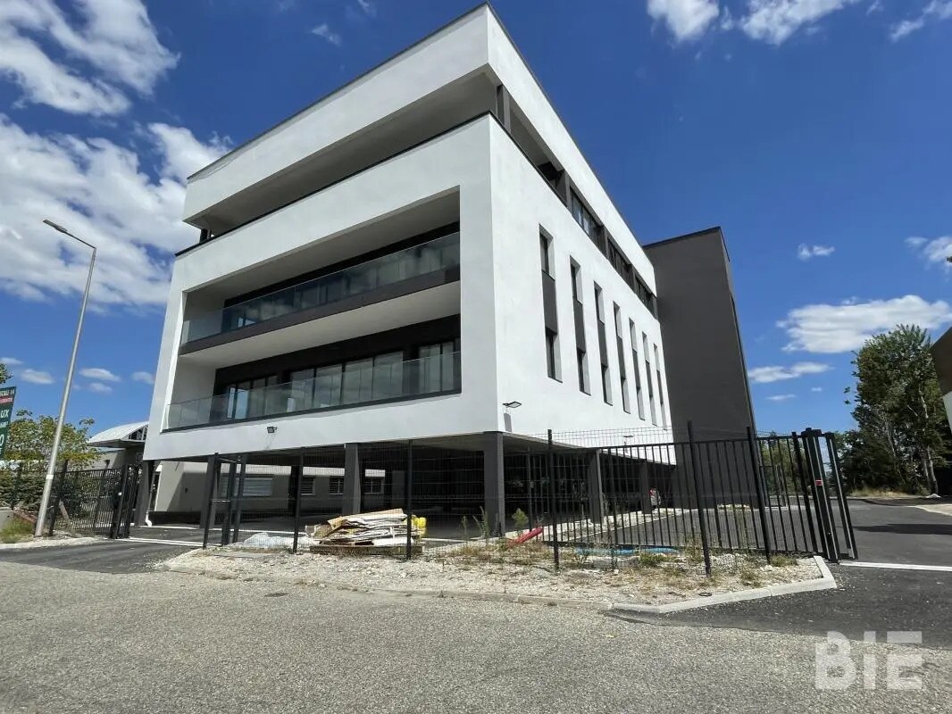 Office in Mérignac for lease Building Photo- Image 1 of 8