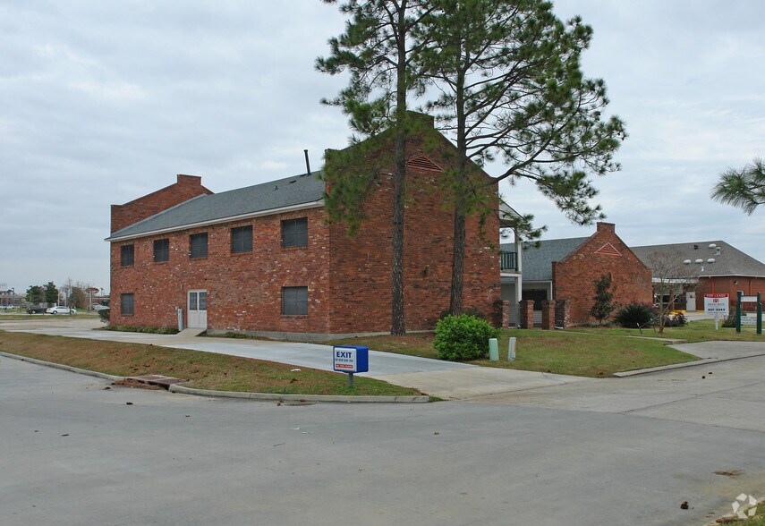 11603 Newcastle Ave, Baton Rouge, LA for sale - Building Photo - Image 2 of 50