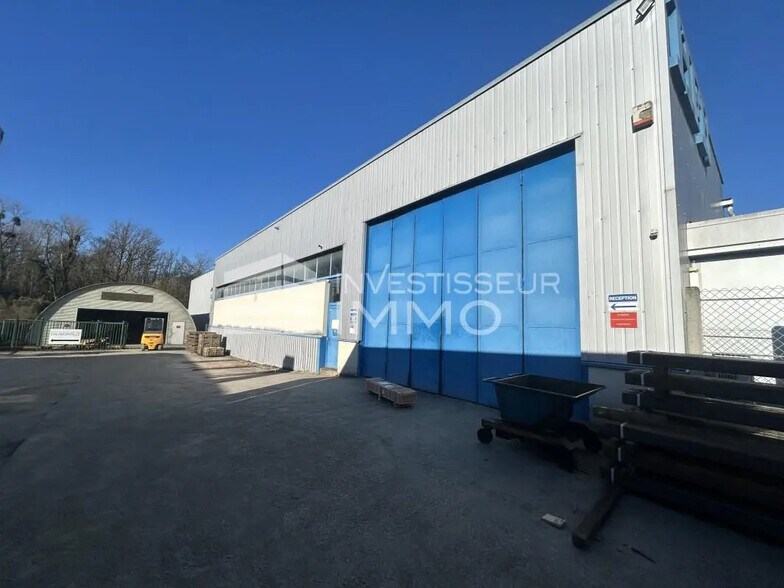 Flex in Presles for sale - Building Photo - Image 1 of 11
