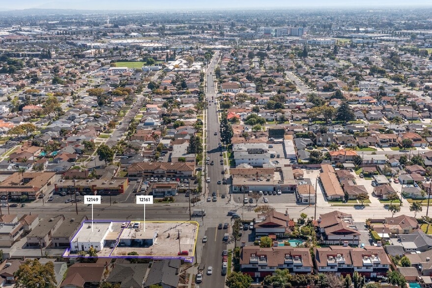 Downey Ave Portfolio portfolio of 2 properties for sale on LoopNet.com - Building Photo - Image 2 of 6