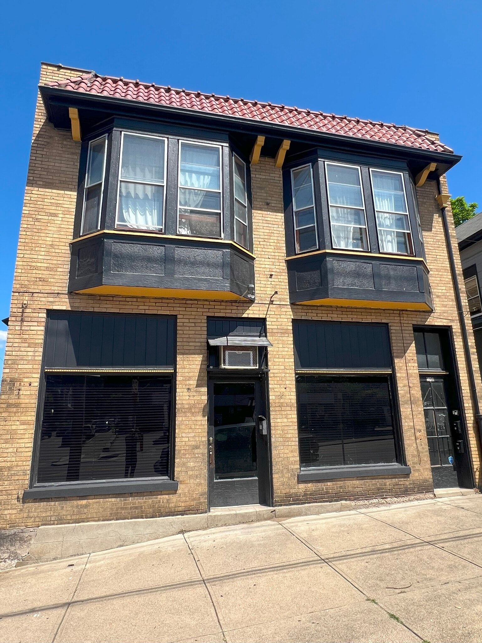 401 E 10th St, Newport, KY for lease Building Photo- Image 1 of 4