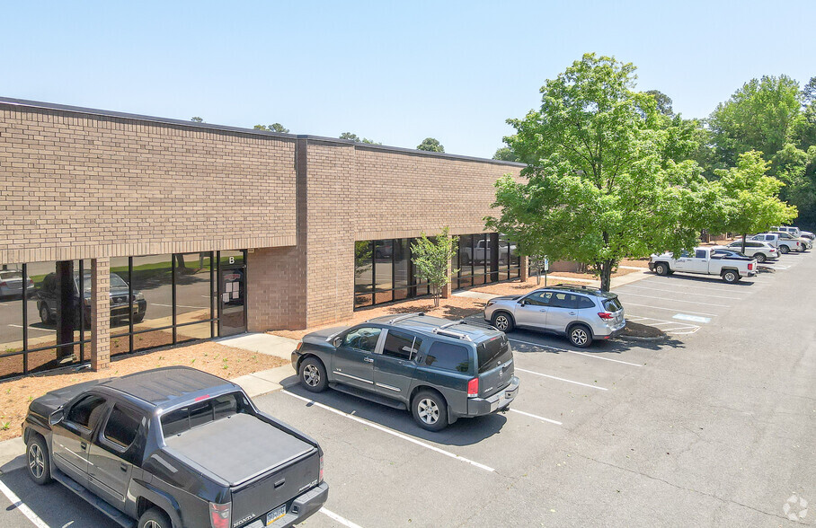 1920 Starita Rd, Charlotte, NC for lease - Building Photo - Image 1 of 6