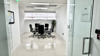 2100 Ponce De Leon Blvd, Coral Gables, FL for lease Building Photo- Image 2 of 12