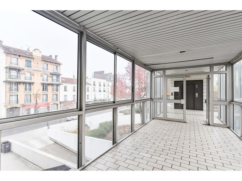 Office in LA VARENNE SAINT HILAIRE for sale - Building Photo - Image 2 of 14
