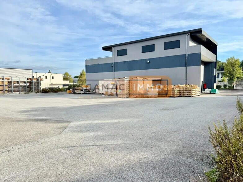 Flex in Fréjus for lease - Building Photo - Image 1 of 10