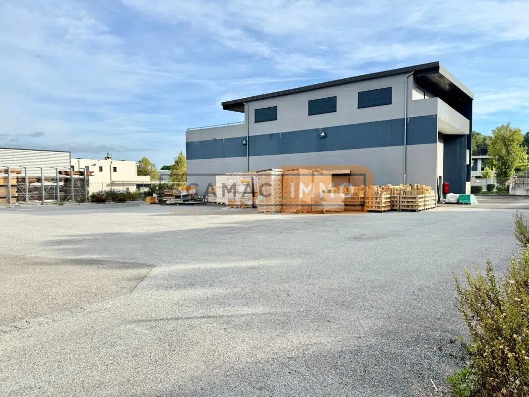 Flex in Fréjus for lease Building Photo- Image 1 of 11