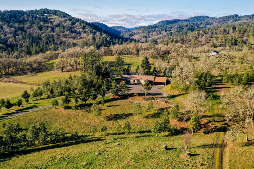 1065 Rolling Ridge Rd, Oakland, OR for sale - Primary Photo - Image 1 of 1