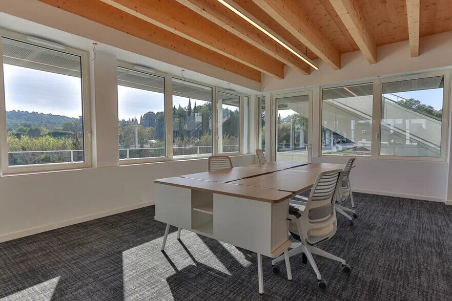 Office in Aix-en-Provence for lease - Interior Photo - Image 1 of 22