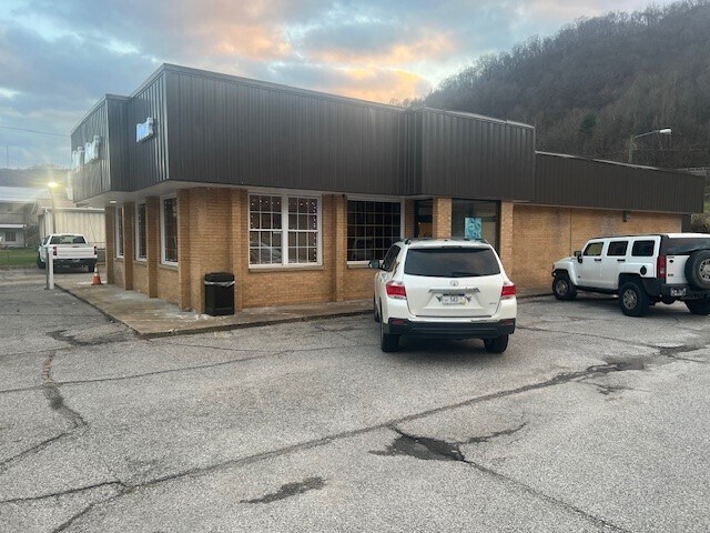 8617 Maccorkle Ave, Marmet, WV for sale Primary Photo- Image 1 of 1