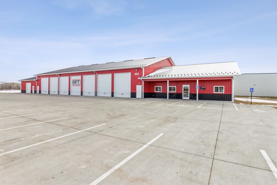 983 E Hillcrest Ave, Indianola, IA 50125