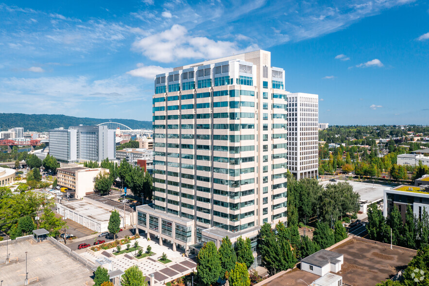 650 NE Holladay St, Portland, OR for sale - Building Photo - Image 3 of 17