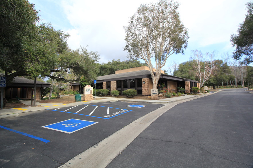 317-325 S Moorpark Rd, Thousand Oaks, CA for lease - Building Photo - Image 1 of 8