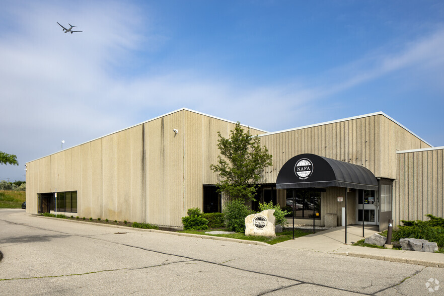 65 Skyway Ave, Toronto, ON for lease - Primary Photo - Image 1 of 3