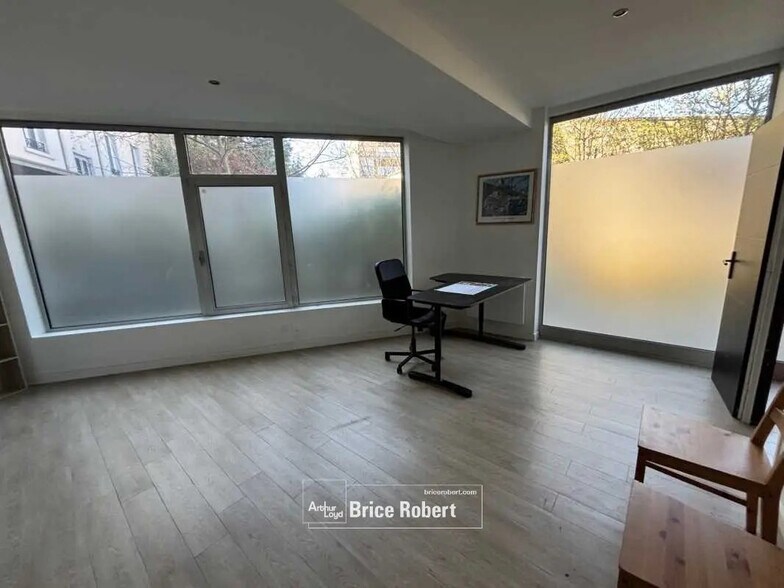 Office in Lyon for lease - Interior Photo - Image 3 of 3