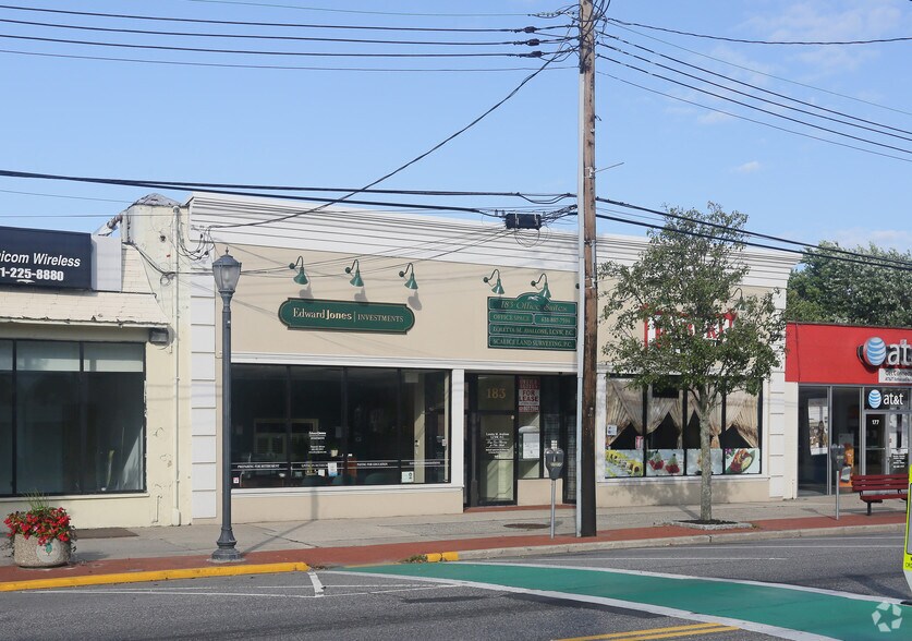 183 S Wellwood Ave, Lindenhurst, NY for sale - Primary Photo - Image 1 of 1