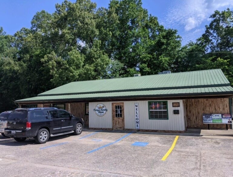 30432 Broad St, Bruceton, TN 38317