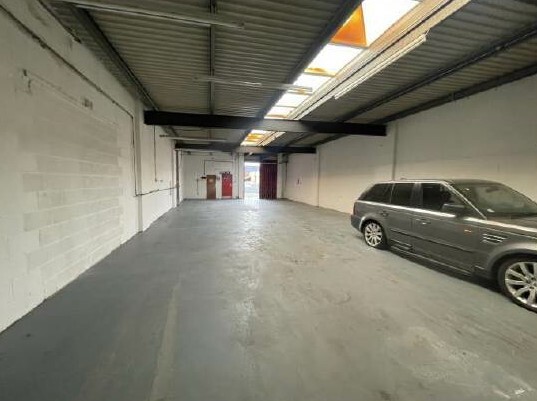 Units 52-57 Hewell Rd, Redditch for lease - Interior Photo - Image 3 of 3