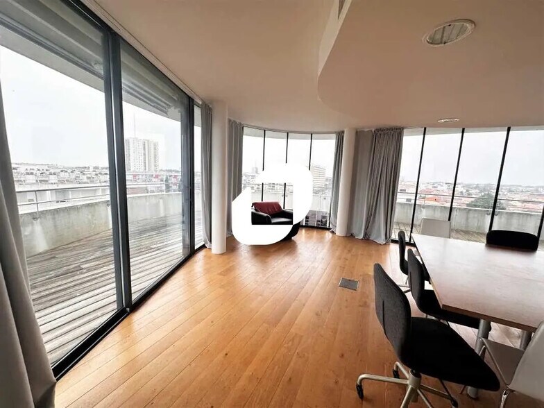 Office in Cenon for sale - Interior Photo - Image 2 of 6