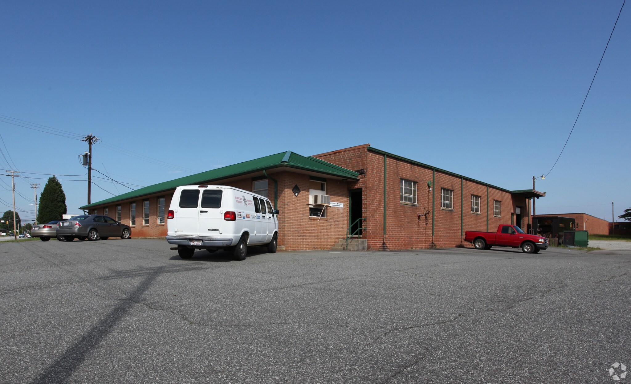 1012 W Market Center Dr, High Point, NC for lease Building Photo- Image 1 of 7