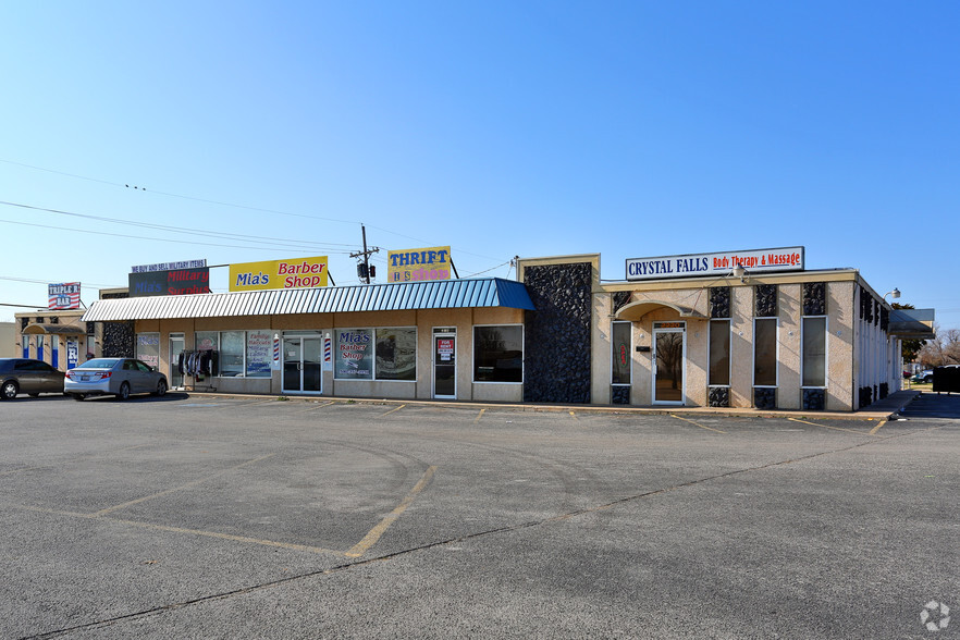 2212-2220 NW Fort Sill Blvd, Lawton, OK for sale - Building Photo - Image 2 of 12