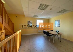 Office in Fontenay-Trésigny for lease Building Photo- Image 1 of 1