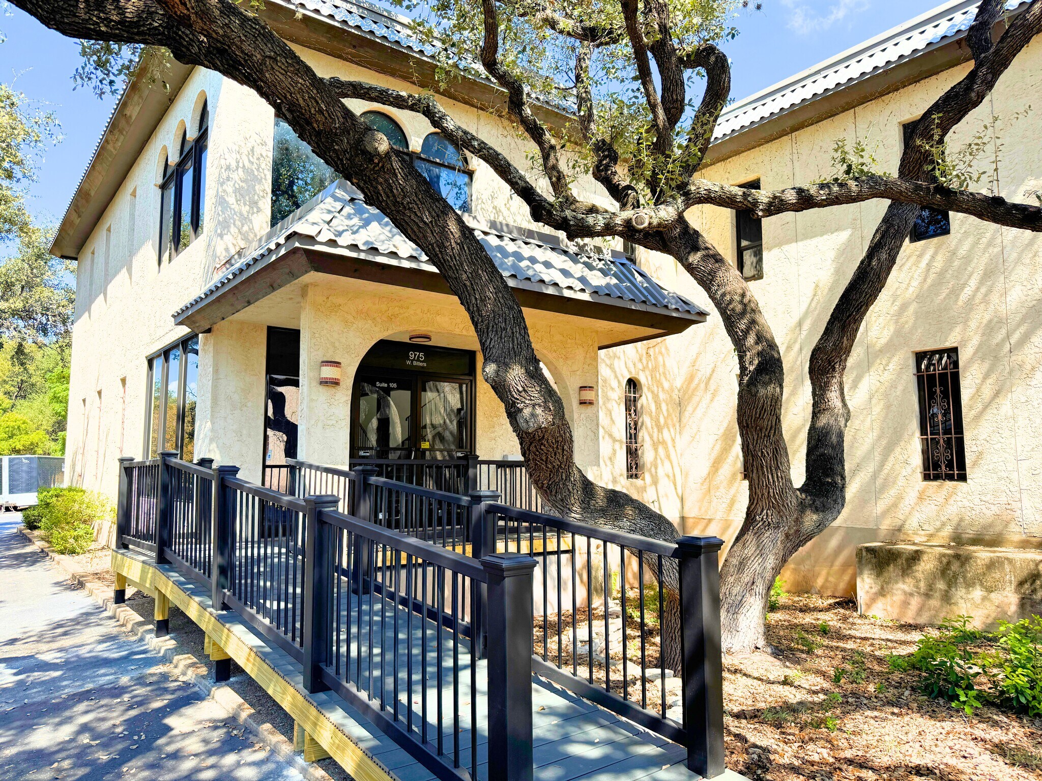 975 W Bitters Rd, San Antonio, TX for lease Building Photo- Image 1 of 15