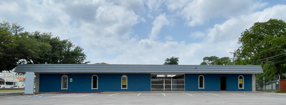 415 E Bolt St, Fort Worth, TX for lease - Building Photo - Image 2 of 5