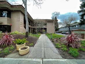 707 Menlo Ave, Menlo Park, CA for lease Building Photo- Image 2 of 3