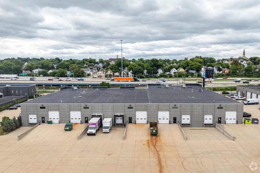 1966 S 4th St, Milwaukee, WI for sale - Building Photo - Image 3 of 5