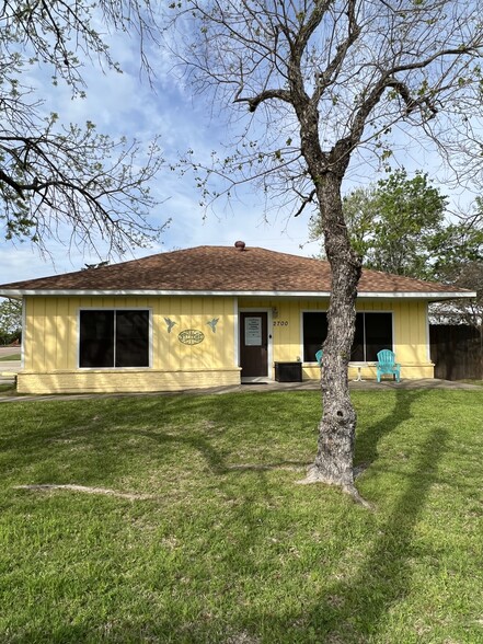 2700 E Villa Maria Rd, Bryan, TX for sale - Building Photo - Image 1 of 1