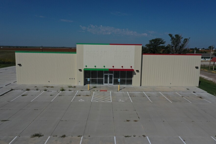 305 S 1st St, Wakeeney, KS for sale - Building Photo - Image 2 of 13