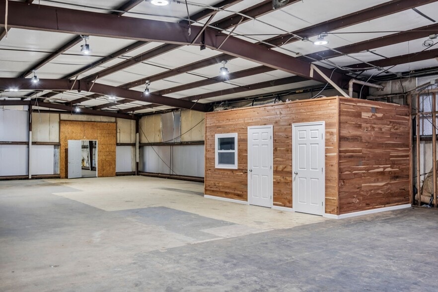 1409 Buffalo Rd, Lawrenceburg, TN for lease - Building Photo - Image 2 of 19