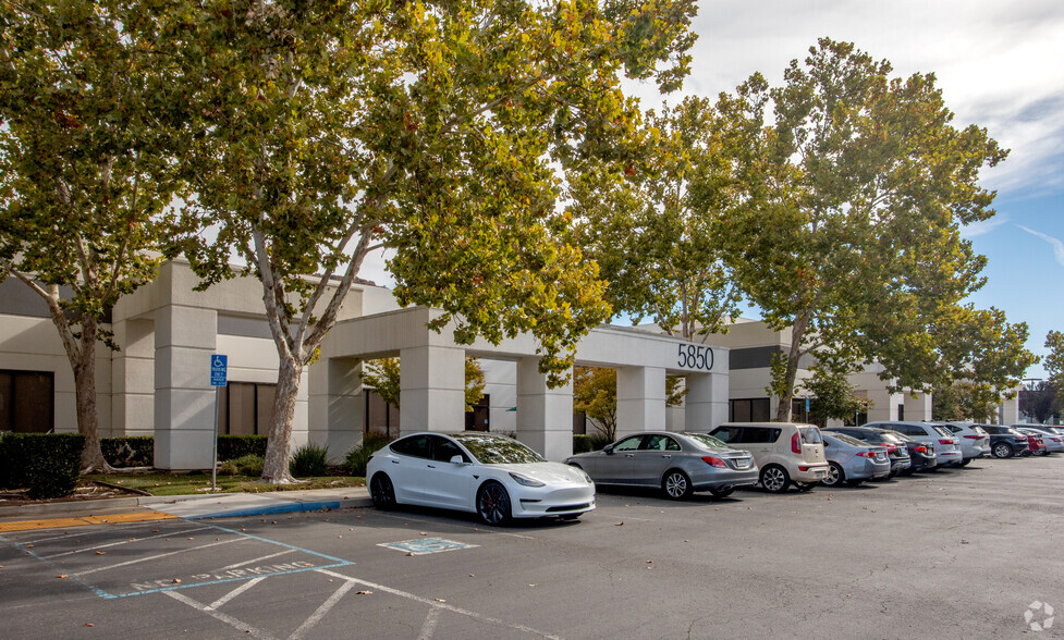 5830-5870 Hellyer Ave, San Jose, CA for sale - Building Photo - Image 1 of 1