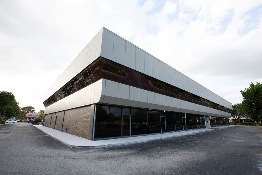 1100 S Federal Hwy, Deerfield Beach, FL for lease - Building Photo - Image 1 of 45