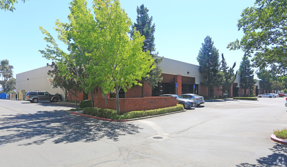 322 Lindbergh Ave, Livermore, CA for lease - Building Photo - Image 2 of 3