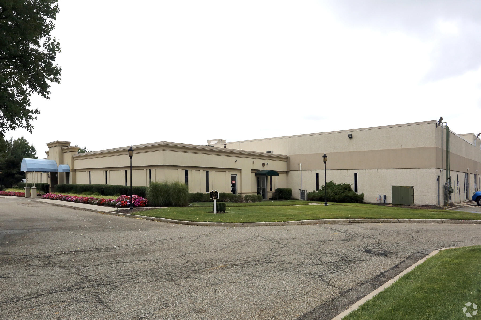135 Raritan Center Pky, Edison, NJ for lease Primary Photo- Image 1 of 10