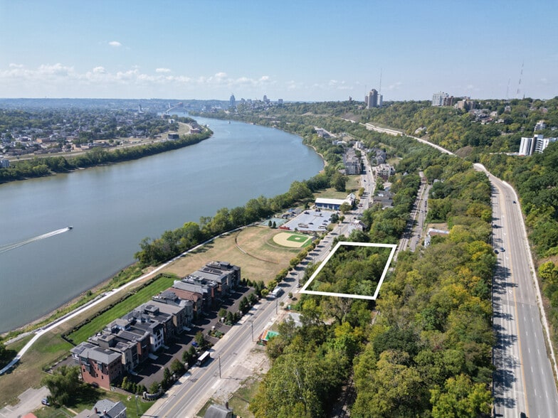 2370 Riverside dr, Cincinnati, OH for sale - Building Photo - Image 2 of 6