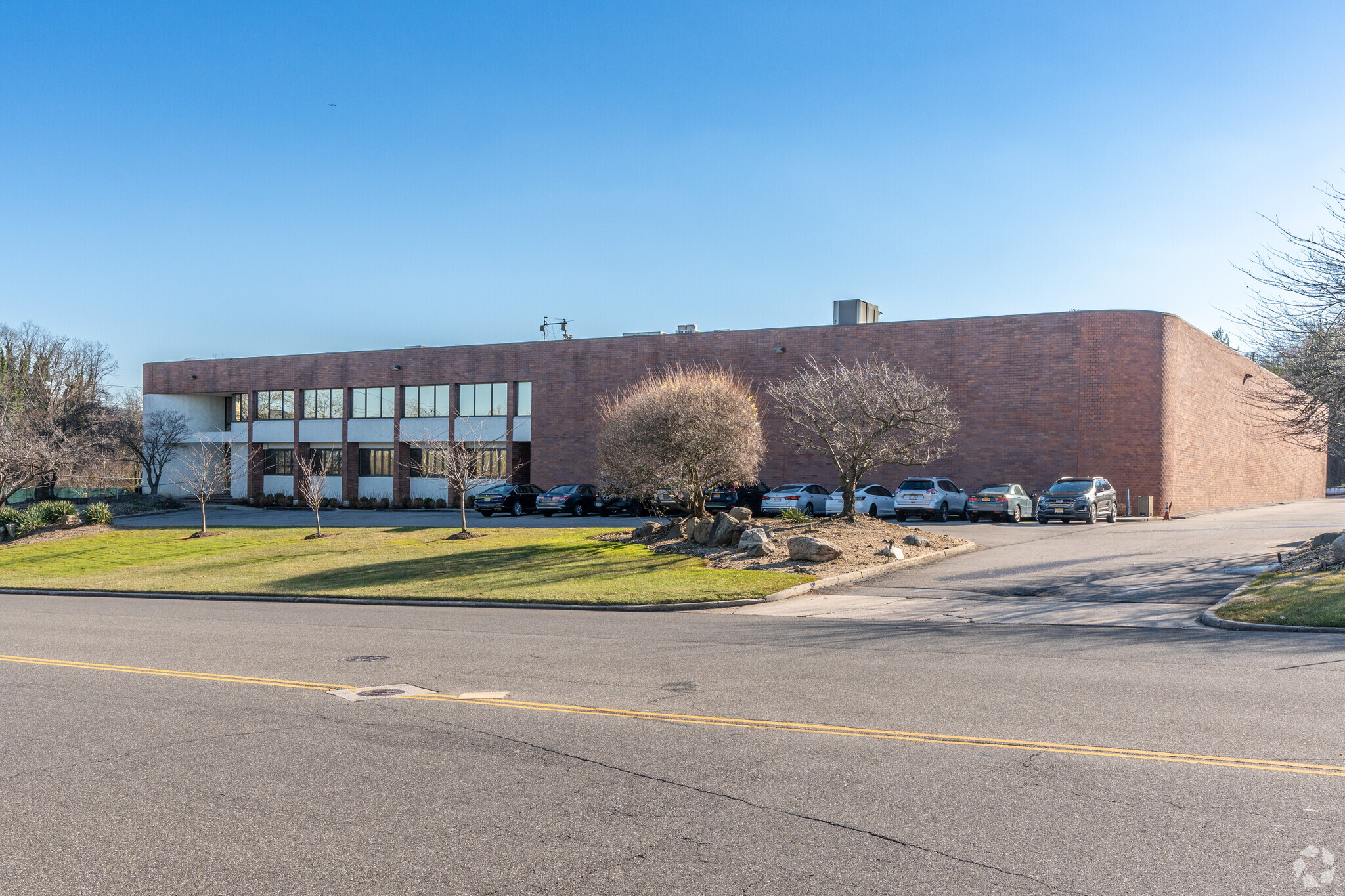 2 Harbor Park Dr, Port Washington, NY for lease Building Photo- Image 1 of 6