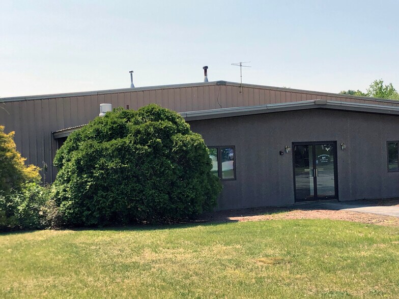 81 Priscilla Ln, Auburn, NH for sale - Building Photo - Image 1 of 1