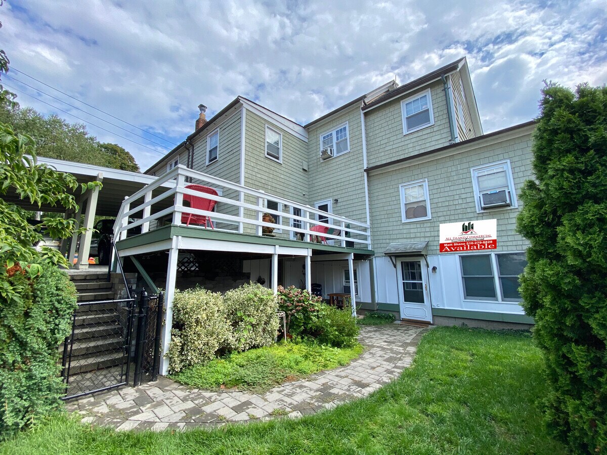 116118 E Main St, Port Jefferson, NY 11777