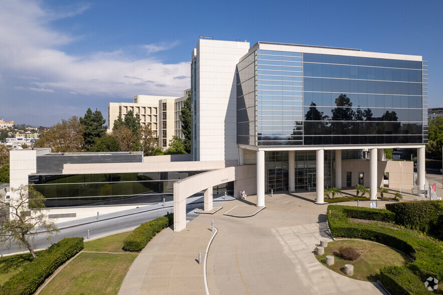 2200 W 3rd St, Los Angeles, CA for lease - Building Photo - Image 1 of 6