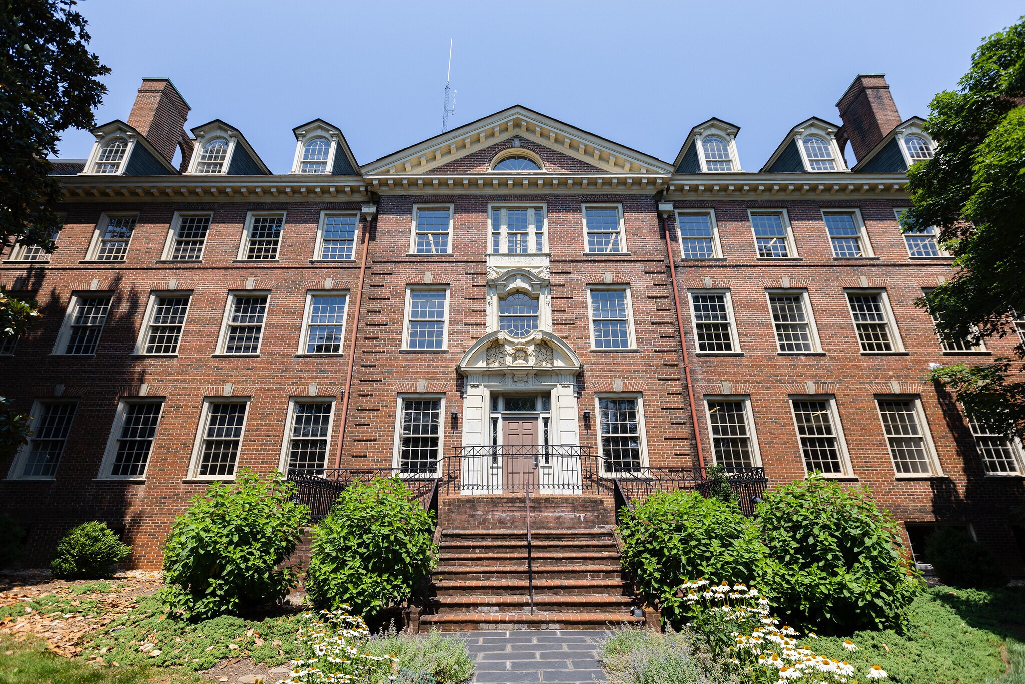 425 Locust Ave, Charlottesville, VA for lease Building Photo- Image 1 of 50