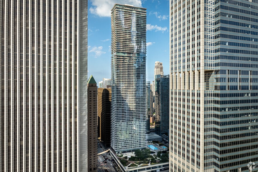 225 N Columbus Dr, Chicago, IL for sale - Building Photo - Image 2 of 40