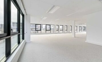 Flex in Limonest for lease Interior Photo- Image 1 of 5