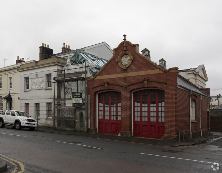 St James Sq, Cheltenham for lease - Primary Photo - Image 1 of 2