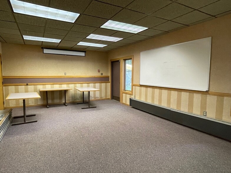 184 High Ridge, Killington, VT for lease - Building Photo - Image 2 of 7