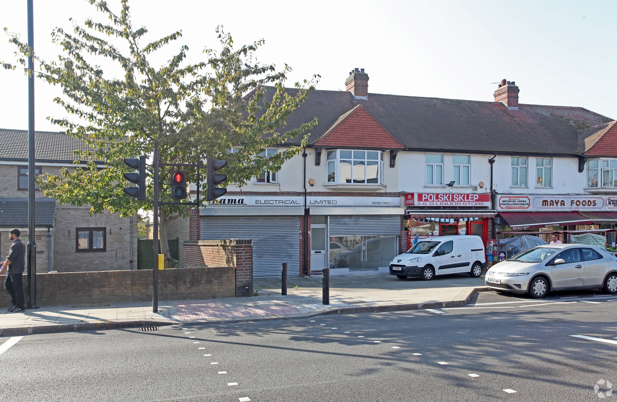 360 Staines Rd, Hounslow for lease Primary Photo- Image 1 of 8